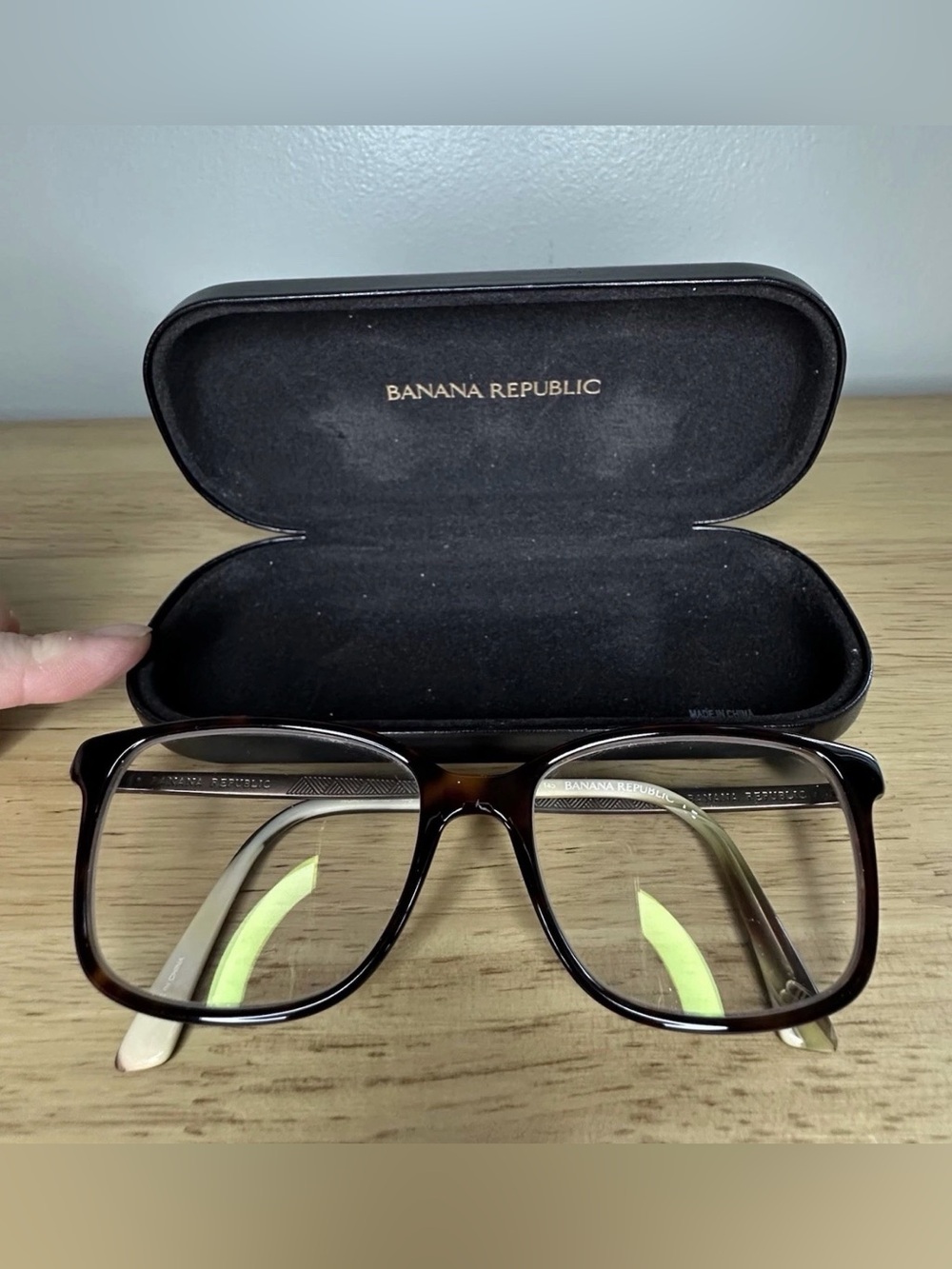 Banana Republic brown tortoise shell eyeglasses w/ matching hard case
